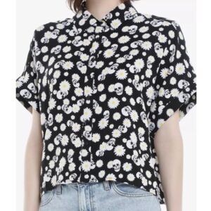 Hot Topic Skulls & Daisies Girls Woven Button-Up Shirt Top size Small